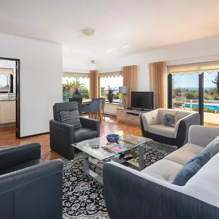 Casa Oliveiras Holiday home *